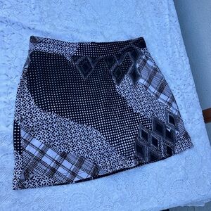 Callaway Black and White Patterned Mini Skirt